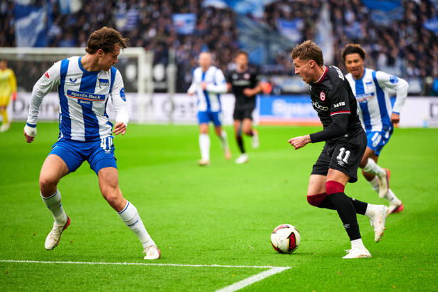 Joel Grodowski (Arminia Bielefeld, 11), Linus Gechter (Hertha BSC, 44), GER, Hertha BSC vs. Arminia Bielefeld, 2. Bundesliga, Saison 2026 27, 09. Spieltag, 24.10.2026 (DFL REGULATIONS PROHIBIT ANY USE OF PHOTOGRAPHS AS IMAGE SEQUENCES AND OR QUASI - VIDEO). GER, Hertha BSC vs. Arminia Bielefeld, 2. Bundesliga, Saison 2026 27, 09. Spieltag, 24.10.2026 Berlin