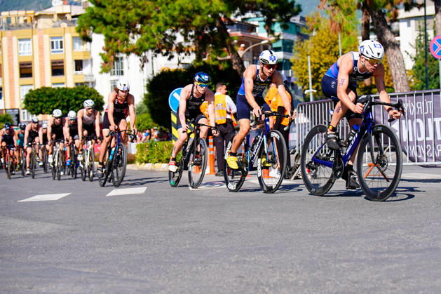2026 Europe Triathlon Cup Alanya ANTALYA, TURKEY - OCTOBER 24: Athletes compete in the bike leg during the elite men race of 2026 Europe Triathlon Cup Alanya on October 24, 2026 in Antalya, Turkey. Antalya Turkey Copyright: xFikretxOzgur PSxImagesxFikretxOzgur PSxImagesx