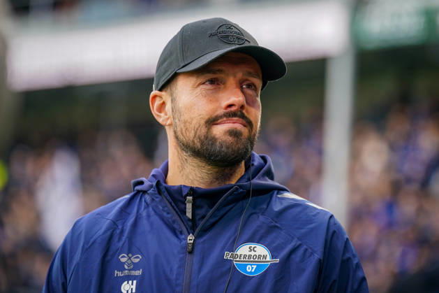 Deutschland: Fussball Bundesliga 2026 - 2027, 7. Spieltag - SC Paderborn vs Hamburger SV - Home-Deluxe-Arena (Paderborn): Ralf Kettemann (Paderborn Trainer) Mimik, Gesichtsausdruck, Emotion Copyright: xJOERANxSTEINSIEKx