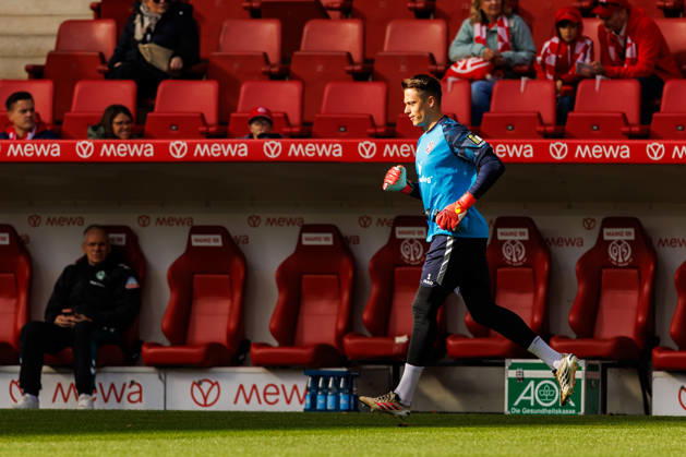 MAINZ, GERMANY - OCTOBER 24: Alexander Schwollow (1. FSV Mainz 05, 1) during the Bundesliga match between 1. FSV Mainz 05 vs. SV Werder Bremen at MEWA Arena on matchday 7 of the 1. Bundesliga on October 24, 2026 in Mainz, Germany. DFL REGULATIONS PROHIBIT ANY USE OF PHOTOGRAPHS AS IMAGE SEQUENCES AND OR QUASI-VIDEO. Rhineland-Palatinate Germany Copyright: xStephanxHahnex