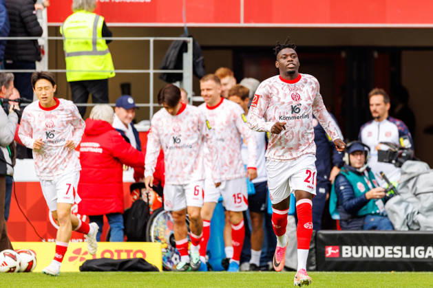 MAINZ, GERMANY - OCTOBER 24: The players of 1. FSV Mainz 05 run out of the tunnel the warm up before the Bundesliga match between 1. FSV Mainz 05 vs. SV Werder Bremen at MEWA Arena on matchday 7 of the 1. Bundesliga on October 24, 2026 in Mainz, Germany. DFL REGULATIONS PROHIBIT ANY USE OF PHOTOGRAPHS AS IMAGE SEQUENCES AND OR QUASI-VIDEO. Rhineland-Palatinate Germany Copyright: xStephanxHahnex