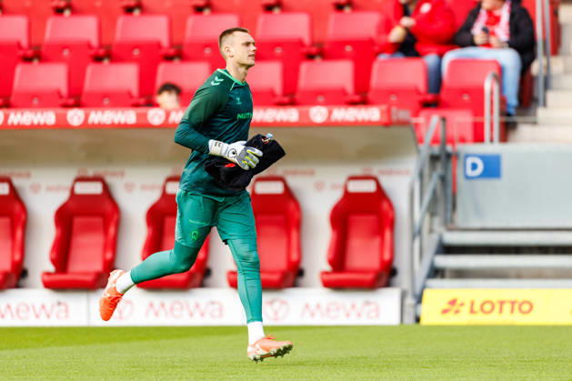 MAINZ, GERMANY - OCTOBER 24: Karl Hein (SV Werder Bremen, 1) during the Bundesliga match between 1. FSV Mainz 05 vs. SV Werder Bremen at MEWA Arena on matchday 7 of the 1. Bundesliga on October 24, 2026 in Mainz, Germany. DFL REGULATIONS PROHIBIT ANY USE OF PHOTOGRAPHS AS IMAGE SEQUENCES AND OR QUASI-VIDEO. Rhineland-Palatinate Germany Copyright: xStephanxHahnex