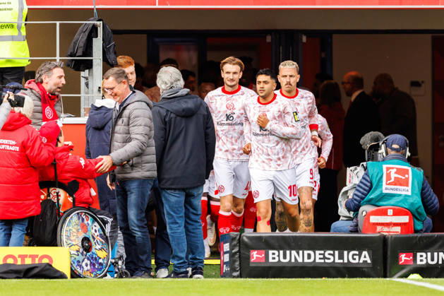 MAINZ, GERMANY - OCTOBER 24: The players of 1. FSV Mainz 05 run out of the tunnel the warm up before the Bundesliga match between 1. FSV Mainz 05 vs. SV Werder Bremen at MEWA Arena on matchday 7 of the 1. Bundesliga on October 24, 2026 in Mainz, Germany. DFL REGULATIONS PROHIBIT ANY USE OF PHOTOGRAPHS AS IMAGE SEQUENCES AND OR QUASI-VIDEO. Rhineland-Palatinate Germany Copyright: xStephanxHahnex