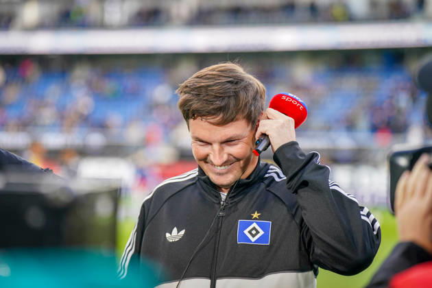 Deutschland: Fussball Bundesliga 2026 - 2027, 7. Spieltag - SC Paderborn vs Hamburger SV - Home-Deluxe-Arena (Paderborn): Merlin Polzin (Trainer, Hamburger SV) TV Interview Sky - Mimik, Gesichtsausdruck, Emotion Copyright: xJOERANxSTEINSIEKx