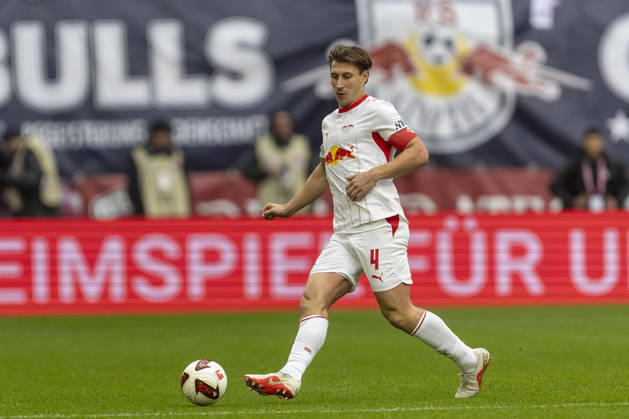 GER, Leipzig, Fussball, Bundesliga, 7. Spieltag, RB Leipzig vs. SV Elversberg im Bild v.l.: Willi Orban (RB Leipzig 04), Aktion mit Ball 24.10.2026, Red-Bull Arena Leipzig DFL DFB REGULATIONS PROHIBIT ANY USE OF PHOTOGRAPHS AS IMAGE SEQUENCES AND OR QUASI-VIDEO, Copyright: HMBxMedia PaulxFritz