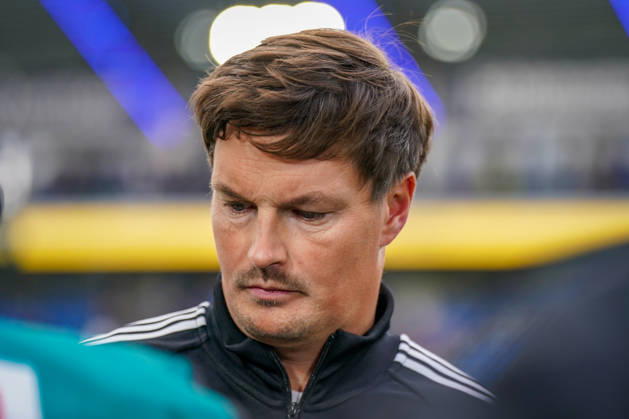 Deutschland: Fussball Bundesliga 2026 - 2027, 7. Spieltag - SC Paderborn vs Hamburger SV - Home-Deluxe-Arena (Paderborn): Merlin Polzin (Trainer, Hamburger SV) Mimik, Gesichtsausdruck, Emotion Copyright: xJOERANxSTEINSIEKx