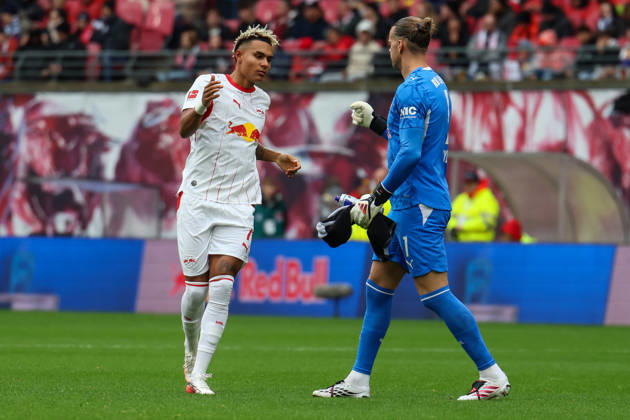 Deutschland: 1. Bundesliga 2026 2027, 7. Spieltag, RB Leipzig - SV Elversberg, Red Bull Arena (Leipzig): Antonio Nusa (RB Leipzig, 7) und orjan Nyland (RB Leipzig, 1) Copyright: xLucasxWalterx