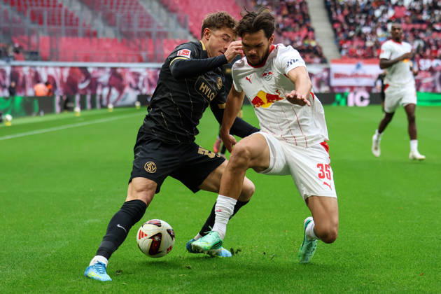 Deutschland: 1. Bundesliga 2026 2027, 7. Spieltag, RB Leipzig - SV Elversberg, Red Bull Arena (Leipzig): Zweikampf von Lukas Petkov (SV 07 Elversberg, 25) und Max Finkgräfe (RB Leipzig, 35) Copyright: xLucasxWalterx