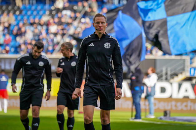 Deutschland: Fussball Bundesliga 2026 - 2027, 7. Spieltag - SC Paderborn vs Hamburger SV - Home-Deluxe-Arena (Paderborn): Schiedsrichter Martin Petersen (Stuttgart) Copyright: xJOERANxSTEINSIEKx