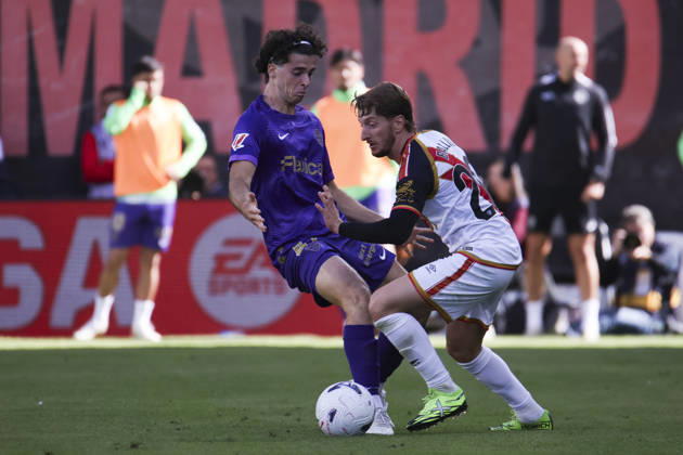 Rayo Vallecano v Espanyol - La Liga EA Sports 2026 27 October 24, 2026, Vallecas Stadium, Madrid, Spain: Ivan Balliu of Rayo Vallecano is defended by Javier Morcillo of Elche during La Liga EA Sports match between Rayo Vallecano and Elche CF at Vallecas Stadium on October 24, 2026 in Madrid, Spain. Madrid Vallecas Stadium Madrid Spain Copyright: xAlejandroxMatiasxAcostax