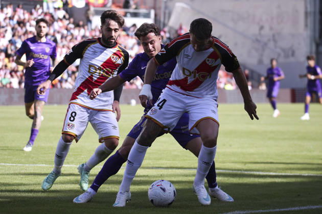 Rayo Vallecano v Espanyol - La Liga EA Sports 2026 27 October 24, 2026, Vallecas Stadium, Madrid, Spain: Florian Lejeune is defended by erman Valera of Elche during La Liga EA Sports match between Rayo Vallecano and Elche CF at Vallecas Stadium on October 24, 2026 in Madrid, Spain. Madrid Vallecas Stadium Madrid Spain Copyright: xAlejandroxMatiasxAcostax