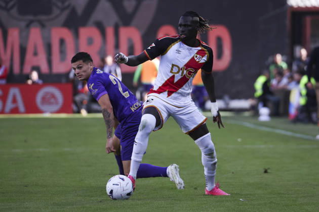 Rayo Vallecano v Espanyol - La Liga EA Sports 2026 27 October 24, 2026, Vallecas Stadium, Madrid, Spain: Path Ciss is defended by Lucas Cepeda of Elche during La Liga EA Sports match between Rayo Vallecano and Elche CF at Vallecas Stadium on October 24, 2026 in Madrid, Spain. Madrid Vallecas Stadium Madrid Spain Copyright: xAlejandroxMatiasxAcostax
