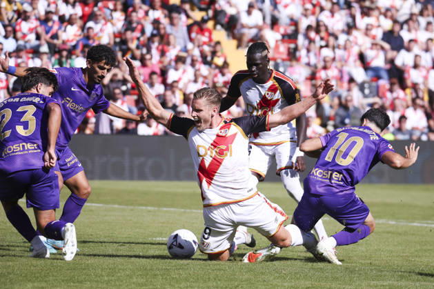 Rayo Vallecano v Espanyol - La Liga EA Sports 2026 27 October 24, 2026, Vallecas Stadium, Madrid, Spain: Alemao claims a foul during La Liga EA Sports match between Rayo Vallecano and Elche CF at Vallecas Stadium on October 24, 2026 in Madrid, Spain. Madrid Vallecas Stadium Madrid Spain Copyright: xAlejandroxMatiasxAcostax