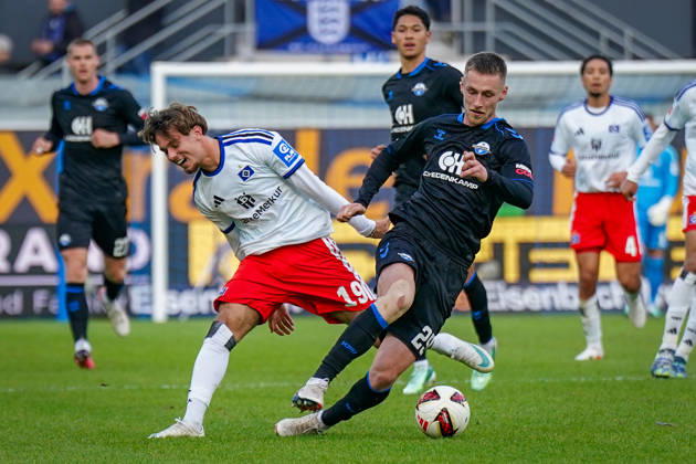 Deutschland: Fussball Bundesliga 2026 - 2027, 7. Spieltag - SC Paderborn vs Hamburger SV - Home-Deluxe-Arena (Paderborn): Tjark Scheller (Paderborn 25) Otto Stange (Hamburger SV, 19) im Zweikampf Copyright: xJOERANxSTEINSIEKx