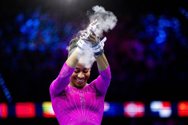 ROTTERDAM - Skye Blakely (USA) during the uneven bars apparatus final at the World Gymnastics Championships in Rotterdam Ahoy. IRIS VAN DEN BROEK ANP xVIxANPxSportx xxANPxIVx 573475994 originalFilename: 573475994.jpg