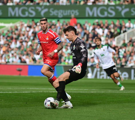 ESP: LaLiga EA Sports Racing Santander v RCD Espanyol Julen Agirrezabala of racing Santander during LaLiga EA Sports between Racing Santander v RCD Espanyol played at Campos de de El Sardinero Stadium in Cantabria on October 24, 2026 in Spain Spain Futbol Copyright: xAgenciaxLOFx