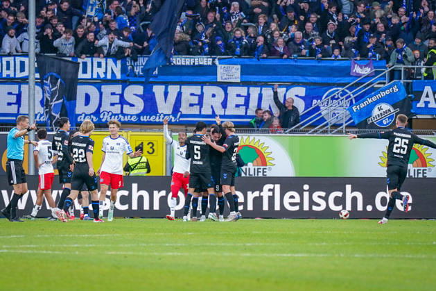 Deutschland: Fussball Bundesliga 2026 - 2027, 7. Spieltag - SC Paderborn vs Hamburger SV - Home-Deluxe-Arena (Paderborn): Tor und Torjubel zum 1:0 durch Rayan Philippe (Paderborn 9) Freude, Emotionen, Jubel Copyright: xJOERANxSTEINSIEKx