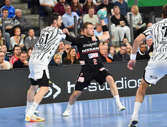 24.10.20262 - Handball - 1. Bundesliga DAIKIN HBL - Saison 2026 2027 - 10. Spieltag: HC Erlangen Metropolregion Nürnberg HCE - THW Kiel - OGo - xogox - Hendrik Pekeler (61, THW Kiel) Frieder Bandlow (2, HC Erlangen HCE )