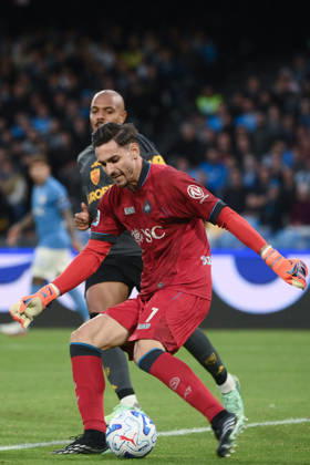 SSC Napoli v AS Roma - Serie A NAPLES, ITALY, OCTOBER 24: Napoli s goalkeeper Alex Meret control the ball during the Italian serie A football match between Napoli and Roma at Diego Armando Maradona stadium in Naples, Italy, on October 24, 2026. Isabella Bonotto Anadolu Naples Italy. Editorial use only. Please get in touch for any other usage.  Copyright: x2026xAnadoluxIsabellaxBonottox