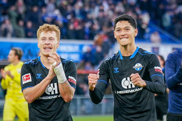 Deutschland: Fussball Bundesliga 2026 - 2027, 7. Spieltag - SC Paderborn vs Hamburger SV - Home-Deluxe-Arena (Paderborn): Laurin Curda (Paderborn 17) und Santiago Castaneda (Paderborn 5) Freude, Emotionen, Jubel, Mimik, Gesichtsausdruck, Geste, Gestik, Emotion Copyright: xJOERANxSTEINSIEKx