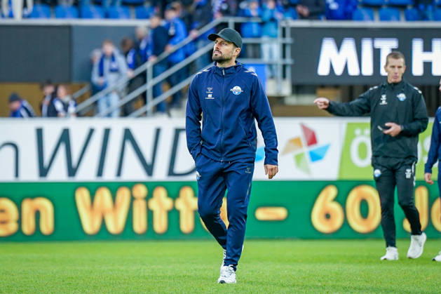 Deutschland: Fussball Bundesliga 2026 - 2027, 7. Spieltag - SC Paderborn vs Hamburger SV - Home-Deluxe-Arena (Paderborn): Ralf Kettemann (Paderborn Trainer) Mimik, Gesichtsausdruck, Emotion, Freisteller Copyright: xJOERANxSTEINSIEKx