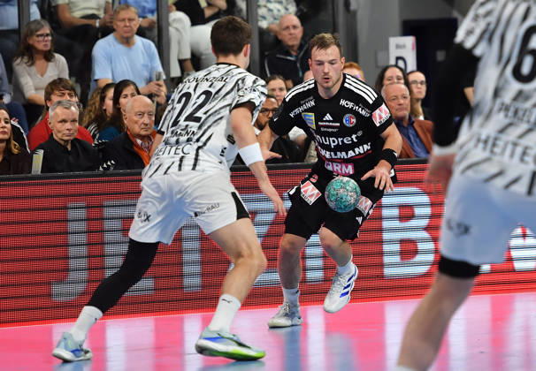 24.10.20262 - Handball - 1. Bundesliga DAIKIN HBL - Saison 2026 2027 - 10. Spieltag: HC Erlangen Metropolregion Nürnberg HCE - THW Kiel - OGo - xogox - Rasmus Ankermann (22, THW Kiel) Frieder Bandlow (2, HC Erlangen HCE )