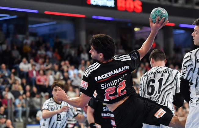 24.10.20262 - Handball - 1. Bundesliga DAIKIN HBL - Saison 2026 2027 - 10. Spieltag: HC Erlangen Metropolregion Nürnberg HCE - THW Kiel - OGo - xogox - Eloy Morante Maldonado (22, HC Erlangen HCE )