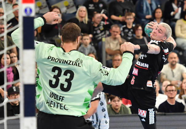 24.10.20262 - Handball - 1. Bundesliga DAIKIN HBL - Saison 2026 2027 - 10. Spieltag: HC Erlangen Metropolregion Nürnberg HCE - THW Kiel - OGo - xogox - Andreas Wolff (33, THW Kiel) Marek Nissen (6, HC Erlangen HCE )