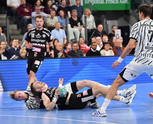 24.10.20262 - Handball - 1. Bundesliga DAIKIN HBL - Saison 2026 2027 - 10. Spieltag: HC Erlangen Metropolregion Nürnberg HCE - THW Kiel - OGo - xogox - Eric Johansson (21, THW Kiel) Christopher Bissel (21, HC Erlangen HCE )
