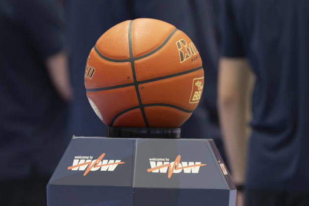 EasyCredit Basketball Bundesliga - 2026 2027 - Syntainics MBC vs. Rostock Seawolves Weissenfels, Deutschland 24.Oktober 2026: Im Bild:Spielball Basketball Feature, Symbol, Symbolfoto, charakteristisch, Detail, Weissenfels Stadthalle Weissenfels Sachsen-Anhalt Deutschland