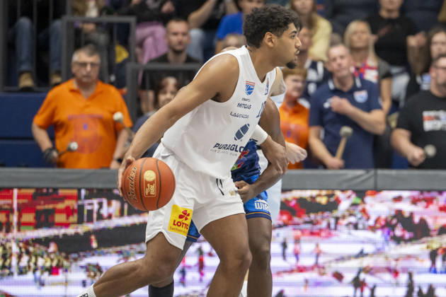EasyCredit Basketball Bundesliga - 2026 2027 - Syntainics MBC vs. Rostock Seawolves Weissenfels, Deutschland 24.Oktober 2026: Im Bild:Kostja Mushidi (Weissenfels) mit Ball, Weissenfels Stadthalle Weissenfels Sachsen-Anhalt Deutschland