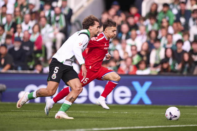 Real Racing Club de Santander v RCD Espanyol de Barcelona - LaLiga EA Sports 2026 27 Bryan Zaragoza of RCD Espanyol duels for the ball with Pablo Ramon of Real Racing Club during the LaLiga EA Sports match between Real Racing Club and RCD Espanyol at Campos de El Sardinero in Santander, Spain, on October 24, 2026. Santandrer Spain  Copyright: xCesarxOrtizxGonzalezx originalFilename:ortizgonzalez-realraci261024_npbbe.jpg