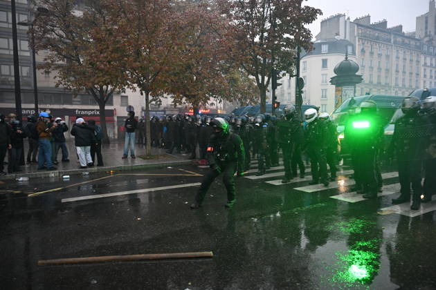 Police intervene in demonstrators amid ongoing protests in Paris PARIS, FRANCE - OCTOBER 24: Police clash with protesters with tear gas during a demonstration amid ongoing social and political tensions in Paris, France, on October 24, 2026. Mouneb Taim Anadolu Paris France. Editorial use only. Please get in touch for any other usage. Copyright: x2026xAnadoluxMounebxTaimx