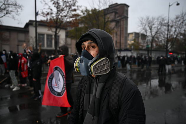 Police intervene in demonstrators amid ongoing protests in Paris PARIS, FRANCE - OCTOBER 24: Police clash with protesters with tear gas during a demonstration amid ongoing social and political tensions in Paris, France, on October 24, 2026. Mouneb Taim Anadolu Paris France. Editorial use only. Please get in touch for any other usage. Copyright: x2026xAnadoluxMounebxTaimx