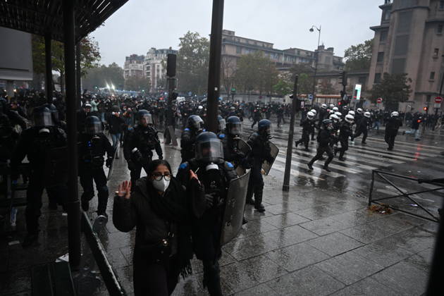 Police intervene in demonstrators amid ongoing protests in Paris PARIS, FRANCE - OCTOBER 24: Police clash with protesters with tear gas during a demonstration amid ongoing social and political tensions in Paris, France, on October 24, 2026. Mouneb Taim Anadolu Paris France. Editorial use only. Please get in touch for any other usage. Copyright: x2026xAnadoluxMounebxTaimx