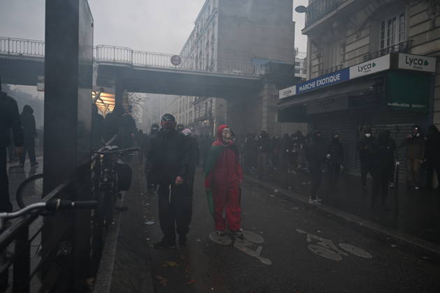 Police intervene in demonstrators amid ongoing protests in Paris PARIS, FRANCE - OCTOBER 24: Police clash with protesters with tear gas during a demonstration amid ongoing social and political tensions in Paris, France, on October 24, 2026. Mouneb Taim Anadolu Paris France. Editorial use only. Please get in touch for any other usage. Copyright: x2026xAnadoluxMounebxTaimx