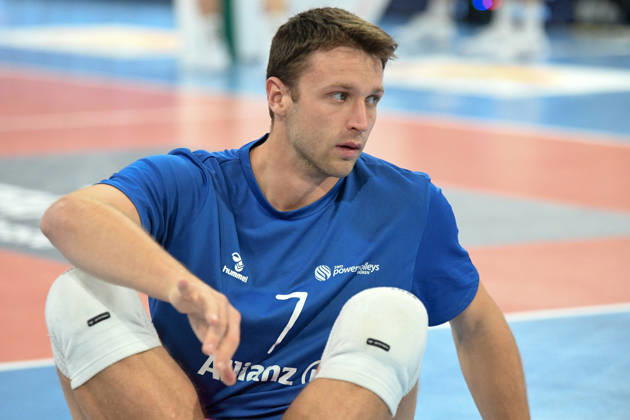 Jordan Alex Canham (Powervolleys Düren, 7) beim Aufwärmen, Einzelbild, Aktion, Action, 24.10.2026, Düren (Deutschland), Volleyball, 1. Bundesliga Männer, Hauptrunde, SWD Powervolleys Düren - WWK Volleys München