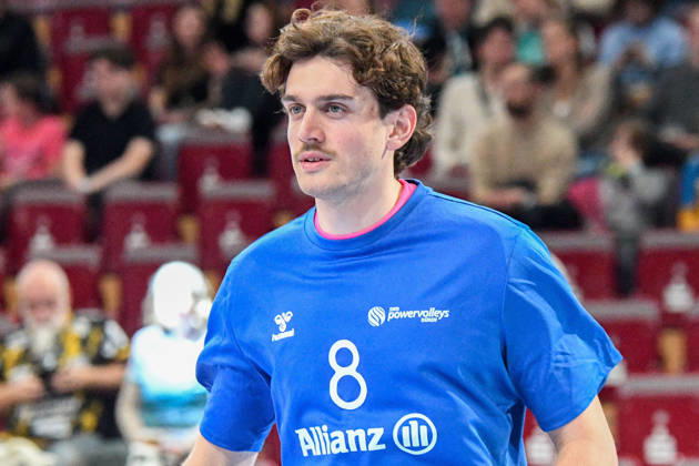 Robin Baghdady (Powervolleys Düren, 8) beim Aufwärmen, Einzelbild, Aktion, Action, 24.10.2026, Düren (Deutschland), Volleyball, 1. Bundesliga Männer, Hauptrunde, SWD Powervolleys Düren - WWK Volleys München