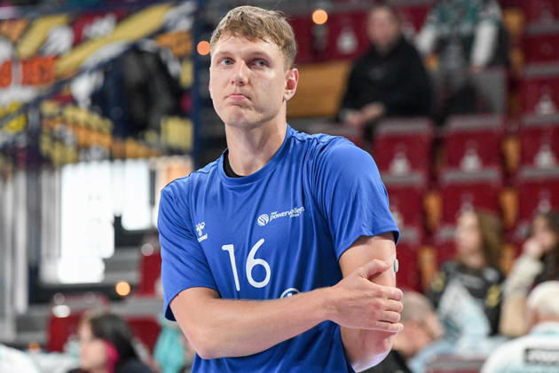 Robert Viiber (Powervolleys Düren, 16) beim Aufwärmen, Einzelbild, Aktion, Action, 24.10.2026, Düren (Deutschland), Volleyball, 1. Bundesliga Männer, Hauptrunde, SWD Powervolleys Düren - WWK Volleys München