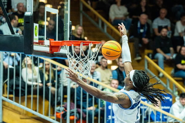 Courtney Alexander (Hakro Merlins Crailsheim, 02) scheitert beim Dunk, GER, Hakro Merlins Crailsheim vs. Eisbaeren Bremerhaven, Basketball, 2 Basketball Bundesliga ProA, Herren, 6. Spieltag, Spielzeit 2026 2027, 24.10.2026 GER, Hakro Merlins Crailsheim vs. Eisbaeren Bremerhaven, Basketball, 2 Basketball Bundesliga ProA, Herren, 6. Spieltag, Spielzeit 2026 2027, 24.10.2026 Ilshofen Copyright: xEibner-Pressefoto ChristianxLangx EP_CLG