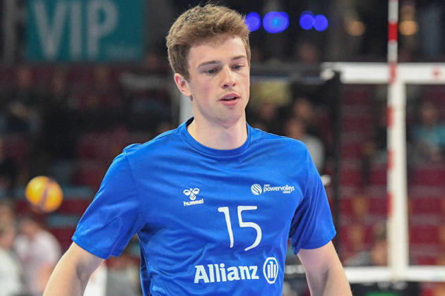 Tobias Johannes Hosch (Powervolleys Düren, 15) beim Aufwärmen, Einzelbild, Aktion, Action, 24.10.2026, Düren (Deutschland), Volleyball, 1. Bundesliga Männer, Hauptrunde, SWD Powervolleys Düren - WWK Volleys München