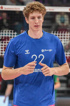 Paul Nusterer (Powervolleys Düreen, 22) beim Aufwärmen, Einzelbild, Aktion, Action, 24.10.2026, Düren (Deutschland), Volleyball, 1. Bundesliga Männer, Hauptrunde, SWD Powervolleys Düren - WWK Volleys München