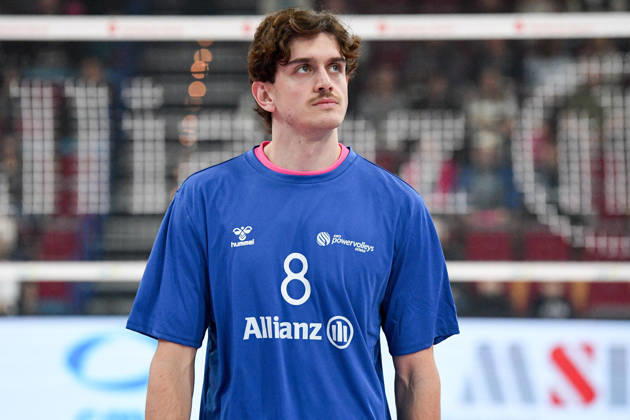 Robin Baghdady (Powervolleys Düren, 8) beim Aufwärmen, Einzelbild, Aktion, Action, 24.10.2026, Düren (Deutschland), Volleyball, 1. Bundesliga Männer, Hauptrunde, SWD Powervolleys Düren - WWK Volleys München
