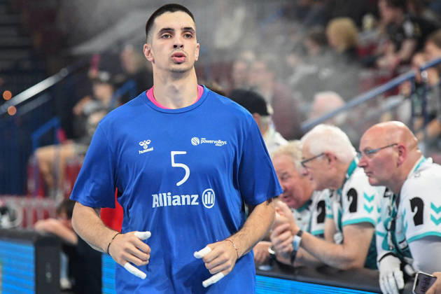 Preslav Petkov (Powervolleys Düren, 5) konzentriert beim Aufwärmen, Einzelbild, Aktion, Action, 24.10.2026, Düren (Deutschland), Volleyball, 1. Bundesliga Männer, Hauptrunde, SWD Powervolleys Düren - WWK Volleys München
