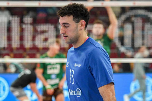 Omar David Joyos-Mejias (Powervolleys Düren, 13) konzentriert beim Aufwärmen, Einzelbild, Aktion, Action, 24.10.2026, Düren (Deutschland), Volleyball, 1. Bundesliga Männer, Hauptrunde, SWD Powervolleys Düren - WWK Volleys München