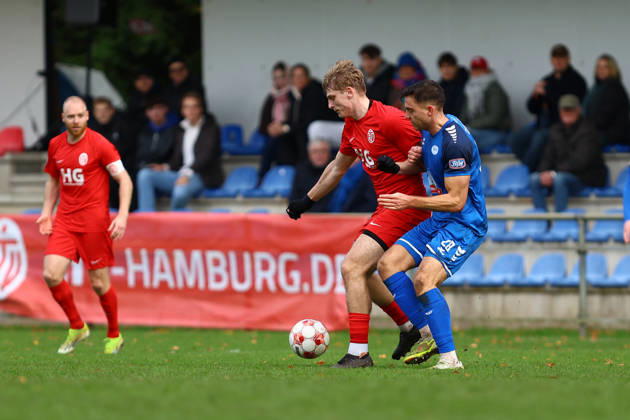 9 Alexander Leon Georgiadi (Eimsbütteler TV), 28 Niklas von Aschwege (SSV Jeddeloh II) Fußball I Herren I Regionalliga Nord I Saison 2026-2027 I 15. Spieltag I Eimsbütteler TV - SSV Jeddeloh II I 24.10.2026 I Sportpark Hinschenfelde