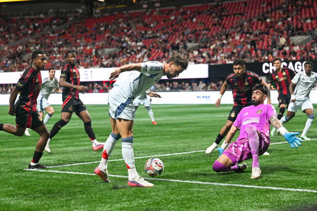ATLANTA, GA - OCTOBER 24: Philip Zinckernagel 11 of Chicago attempts a shot on goal during the MLS, Fussball Herren, USA match between Chicago Fire FC and Atlanta United FC on October 24th, 2026 at Mercedes-Benz Stadium in Atlanta, GA.(Photo by Rich von Biberstein Icon Sportswire) SOCCER: OCT 24 MLS Atlanta United vs Chicago Fire FC EDITORIAL USE ONLY Icon261024004
