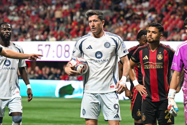 ATLANTA, GA - OCTOBER 24: Robert Lewandowski 9 of Chicago reacts during the MLS, Fussball Herren, USA match between Chicago Fire FC and Atlanta United FC on October 24th, 2026 at Mercedes-Benz Stadium in Atlanta, GA.(Photo by Rich von Biberstein Icon Sportswire) SOCCER: OCT 24 MLS Atlanta United vs Chicago Fire FC EDITORIAL USE ONLY Icon261024005