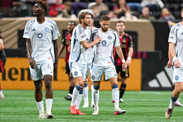 ATLANTA, GA - OCTOBER 24: Philip Zinckernagel 11 of Chicago celebrates a goal scored by teammate Anton Saletros 6 during the MLS, Fussball Herren, USA match between Chicago Fire FC and Atlanta United FC on October 24th, 2026 at Mercedes-Benz Stadium in Atlanta, GA.(Photo by Rich von Biberstein Icon Sportswire) SOCCER: OCT 24 MLS Atlanta United vs Chicago Fire FC EDITORIAL USE ONLY Icon261024012