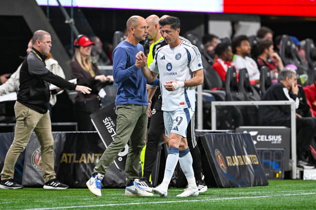 ATLANTA, GA - OCTOBER 24: Chicago head coach Gregg Berhalter congratulates Robert Lewandowski 9 after he was subbed off during the MLS, Fussball Herren, USA match between Chicago Fire FC and Atlanta United FC on October 24th, 2026 at Mercedes-Benz Stadium in Atlanta, GA.(Photo by Rich von Biberstein Icon Sportswire) SOCCER: OCT 24 MLS Atlanta United vs Chicago Fire FC EDITORIAL USE ONLY Icon261024033
